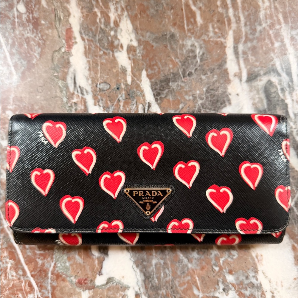 *Rare* Prada Heart Saffiano Leather Continental Wallet